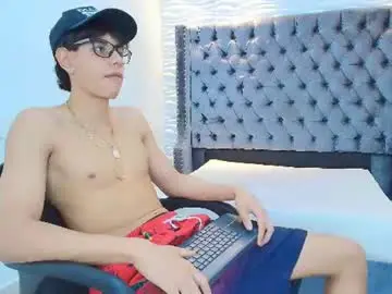Chaturbate Live Porn of lenny_knox2