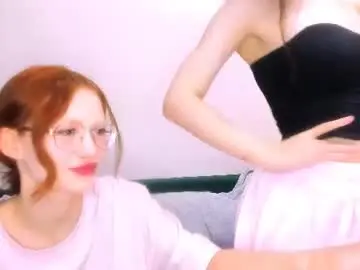 Chaturbate Live Sex Cam of chloe_wifeys