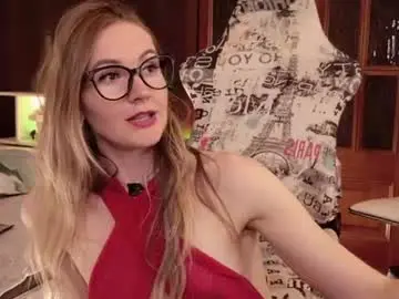 Chaturbate Live Sex Cam of hello_lisha