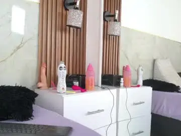 Chaturbate Adult Video Chat of emi_bloom