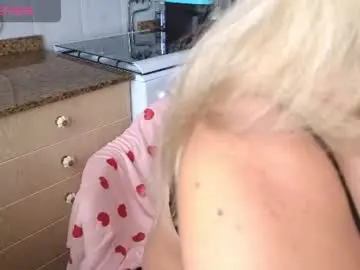 Chaturbate Live Sex Cam of lunary_mix