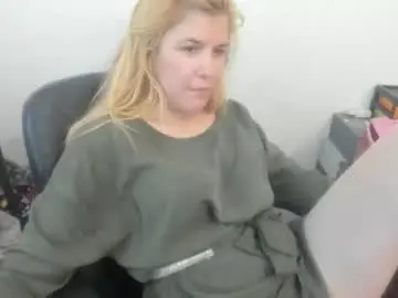 Chaturbate Live Sex Cam of artsyandcraftsy_