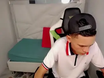 Chaturbate Live Porn of sombra_18