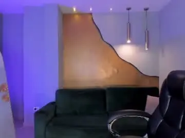 Chaturbate Watch Live Sex Cams of mialaurence_