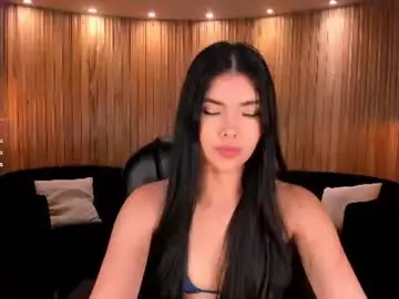 Chaturbate Watch Live Sex Cams of mialaurence_