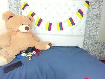 Chaturbate Live Sex Cam of clarita_hills