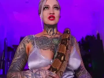 Chaturbate Live Sex Cam of mistressdarkstar