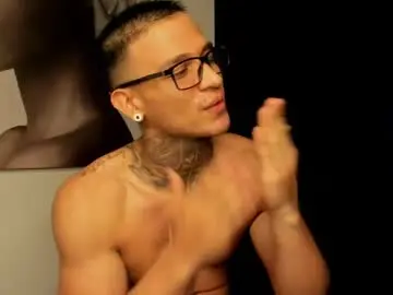 Chaturbate Nude Webcam of ethan_devis7