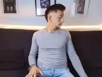 Chaturbate Nude Webcam of emiliocum_24