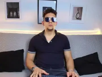 Chaturbate Live Sex Cam of emiliocum_24