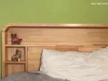 Chaturbate Live Sex Cam of cute_emiliya