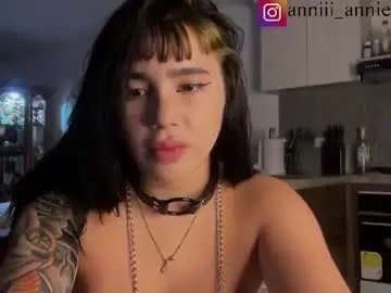Chaturbate Live Porn of annie_snow_