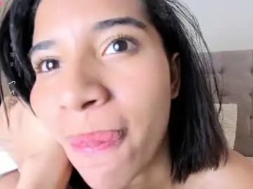 Chaturbate Best live sex cam show of emily_bruss