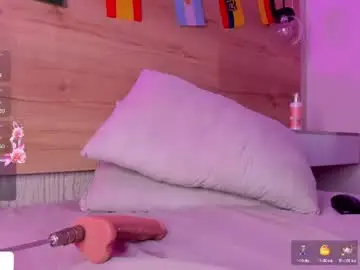 Chaturbate Live Sex Cam of bella_luvs