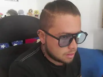 Chaturbate Adult Video Chat of johanleonsweetboy