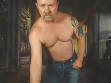 Chaturbate Live Sex Cam of chattomanlyguy