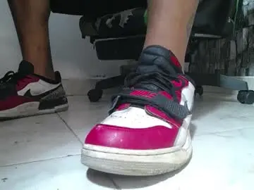 Chaturbate Live Porn of srfindomfeet_