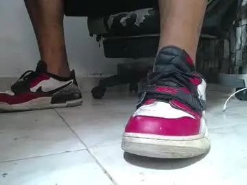 Chaturbate Live Porn of srfindomfeet_