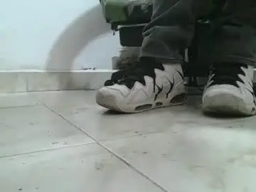 Chaturbate Live Sex of srfindomfeet_