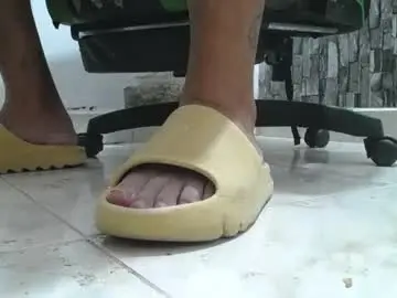 Chaturbate Free Porn Cam of srfindomfeet_