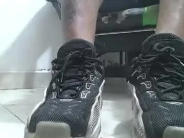 Chaturbate Live Sex Cam of srfindomfeet_