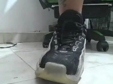 Chaturbate Live Sex Cam of srfindomfeet_
