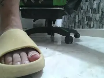 Chaturbate Live Porn of srfindomfeet_