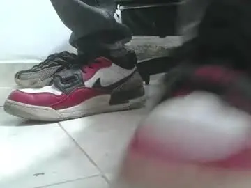Chaturbate Watch Live Sex Cams of srfindomfeet_