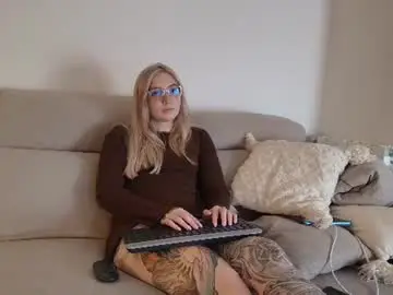 Chaturbate Live Sex Cam of tattoobbgirl