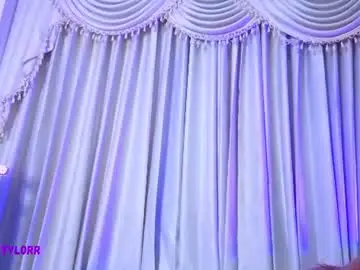 Chaturbate Live Sex Cam of mia_tylor01