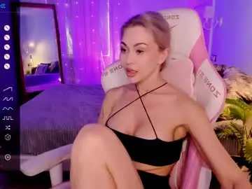 Chaturbate Live Sex Cam of adeleroberts