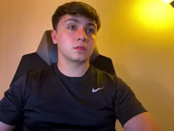 Chaturbate Live Sex Cam of aron__cooper