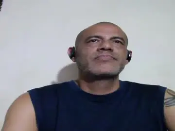 Chaturbate Live Sex Cam of retlam37