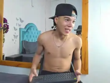 Chaturbate Live Sex Cam of charlie_latino