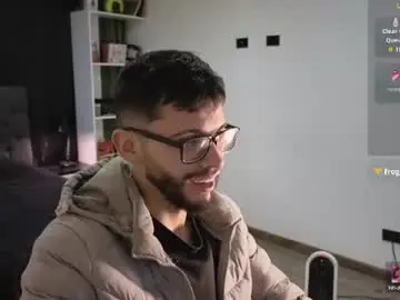 Chaturbate Free Porn Cam of phantom_bigger1