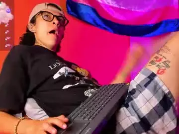 Chaturbate Live Sex Cam of nova_evan7