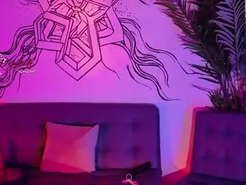 Chaturbate Nude Webcam of emi_roberts