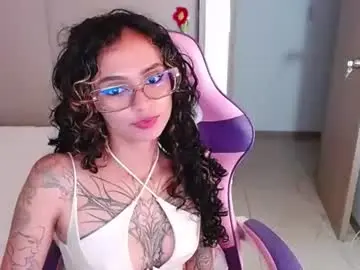 Chaturbate Live Sex Cam of bluee_v