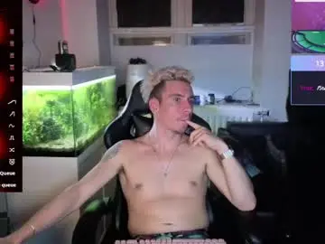 Chaturbate Live Sex Cam of rayzel_white