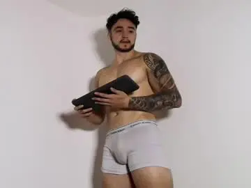 Chaturbate Live Sex Cam of latinboyvip_