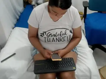 Chaturbate Sex Cam of laura_foxx2379