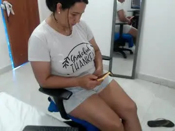 Chaturbate Live Sex of laura_foxx2379