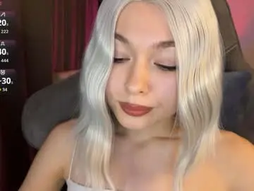 Chaturbate Live Sex Cam of hey_nora_