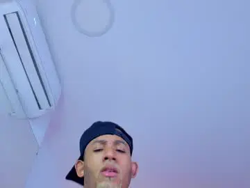 Chaturbate Live Sex Cam of bento_fox