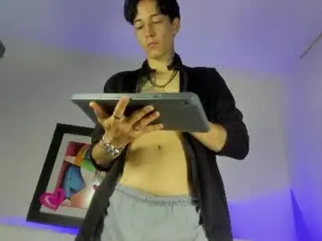 Chaturbate Live Sex Cam of master_lian_