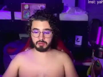 Chaturbate Live Sex Cam of artorias_4