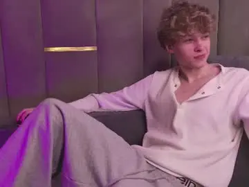 Chaturbate Watch Live Sex Cams of curlytwinkboy