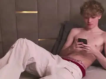 Chaturbate Sex Cam of curlytwinkboy