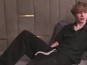 Chaturbate Private Sex Chat of curlytwinkboy