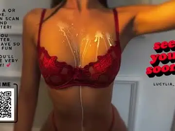 Chaturbate Nude Webcam of lucylia_